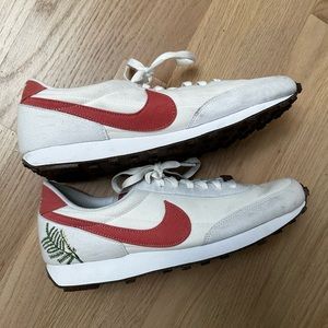 Women’s sz 11 Nike Daybreak Catchu Sneakers